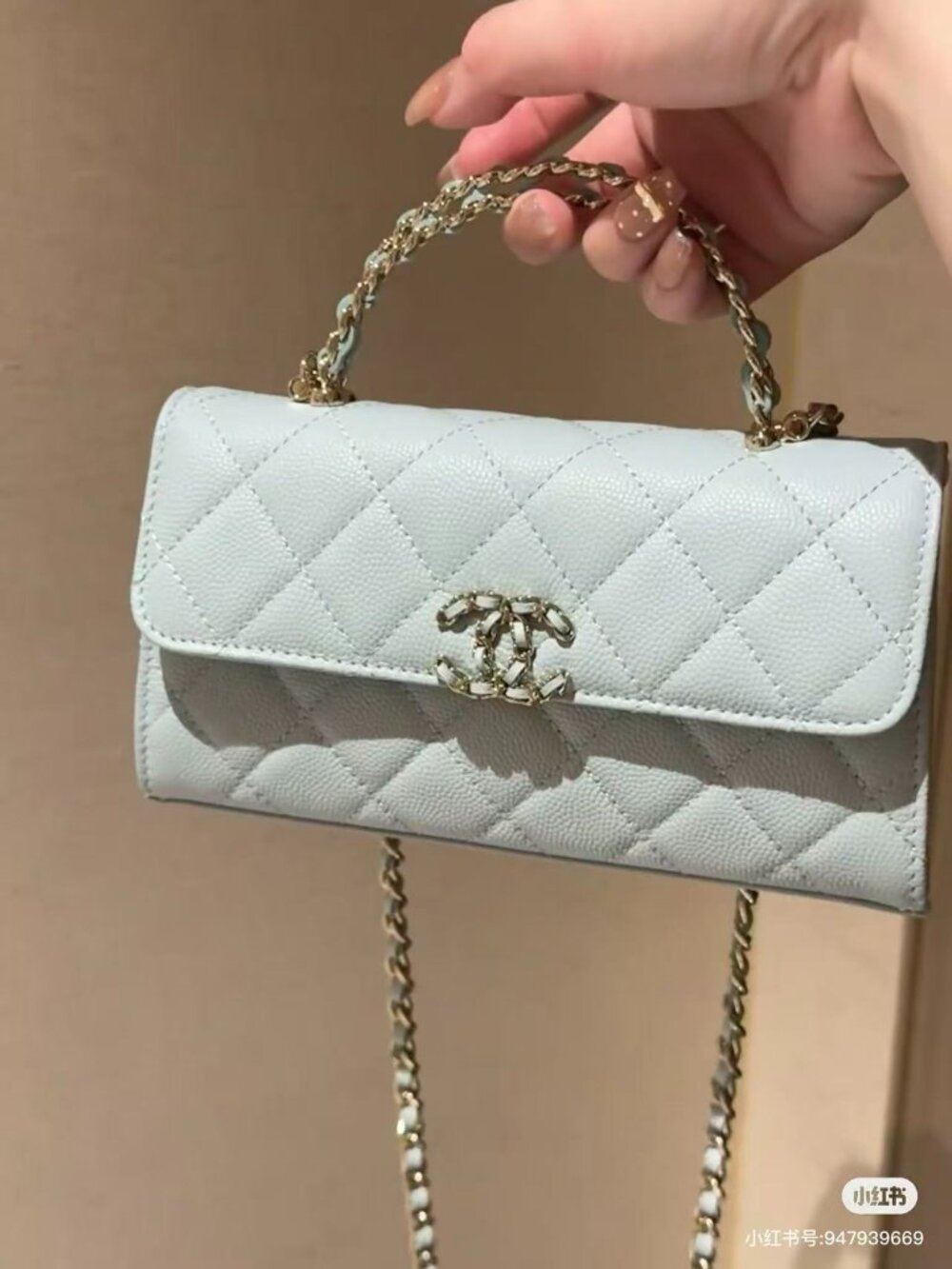 Classic CHANEL bag: A Stylish and Versatile Choice for Elegance